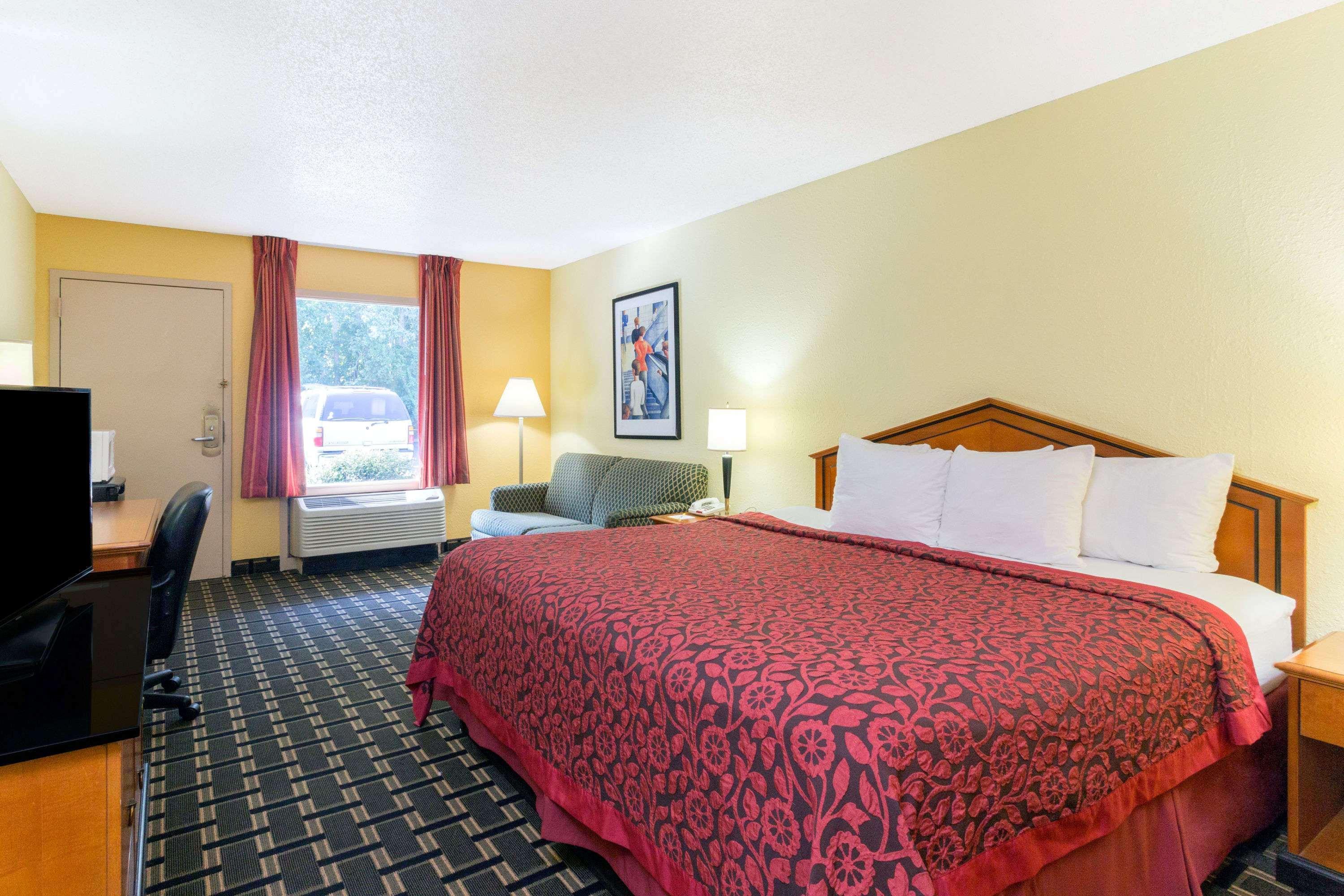 Days Inn By Wyndham Savannah Airport Extérieur photo