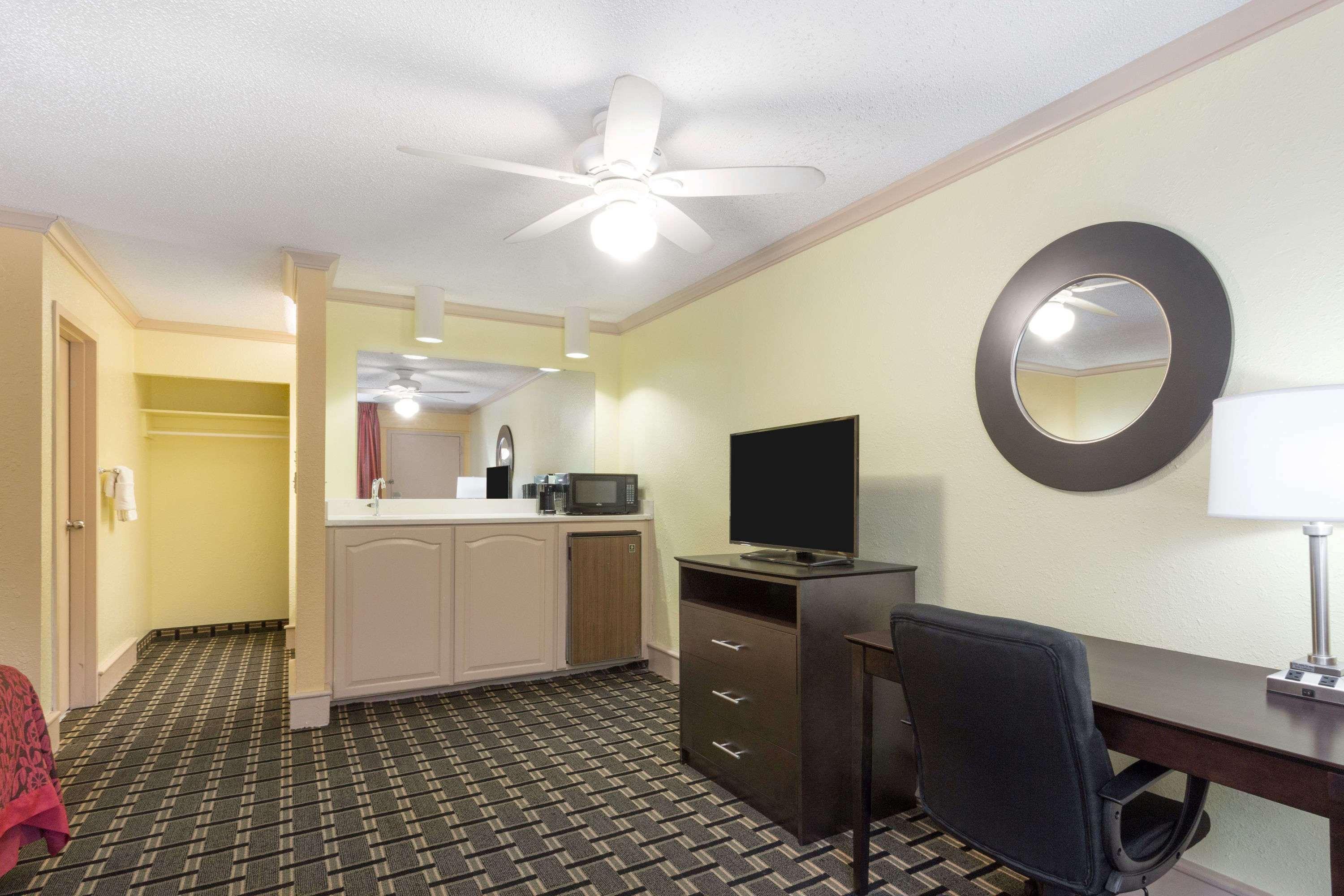 Days Inn By Wyndham Savannah Airport Extérieur photo
