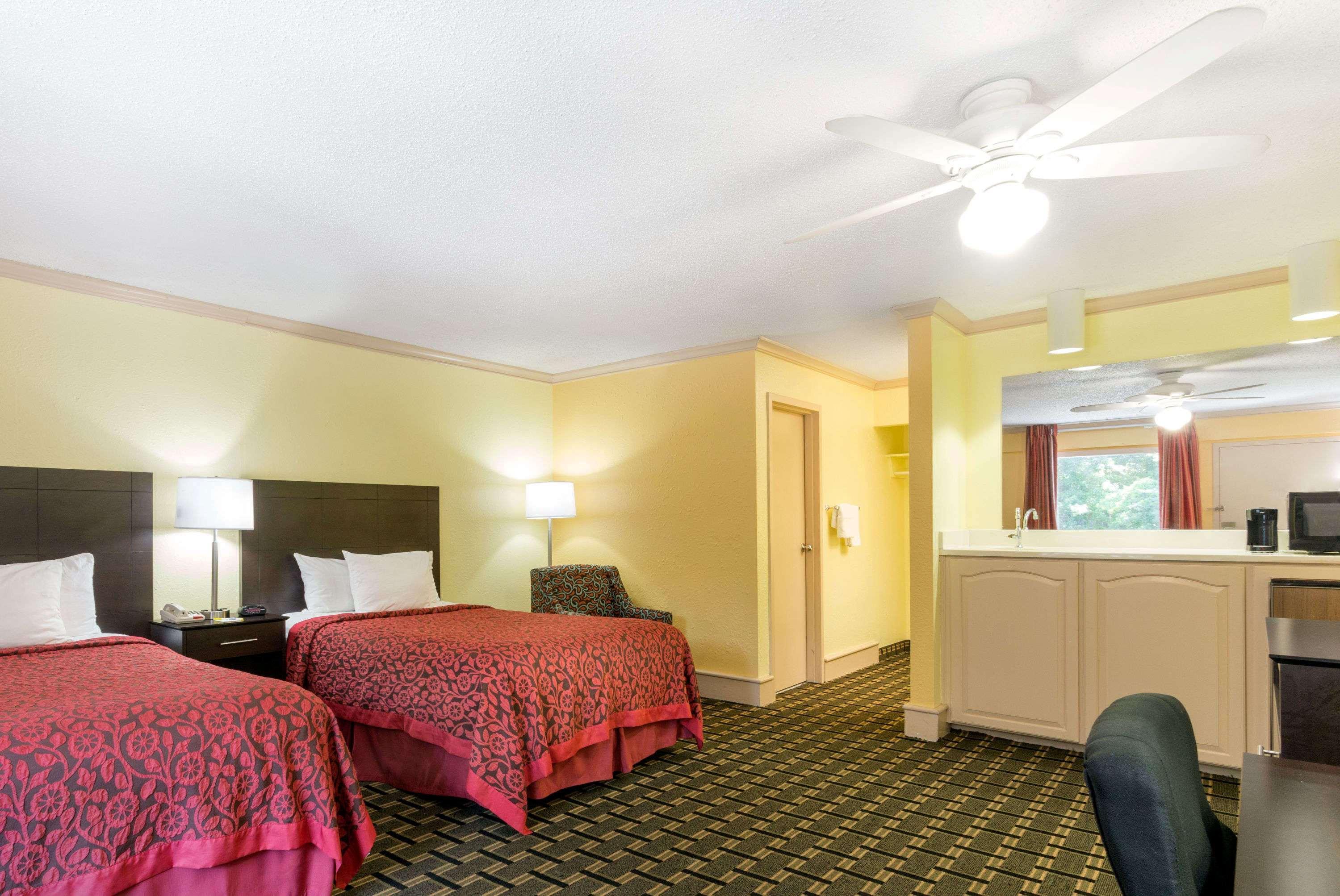 Days Inn By Wyndham Savannah Airport Extérieur photo